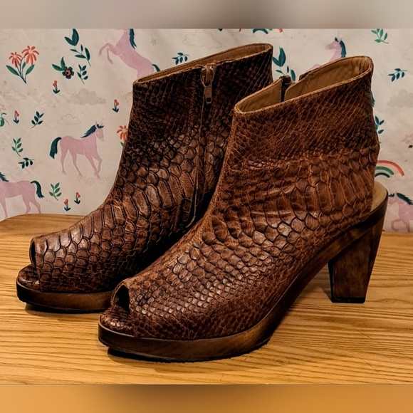 EUC Anthro Salpy Terri Mocha Croc Neutral Boho Peep Toe Heel Ankle Boot SZ 9 - Picture 3 of 8